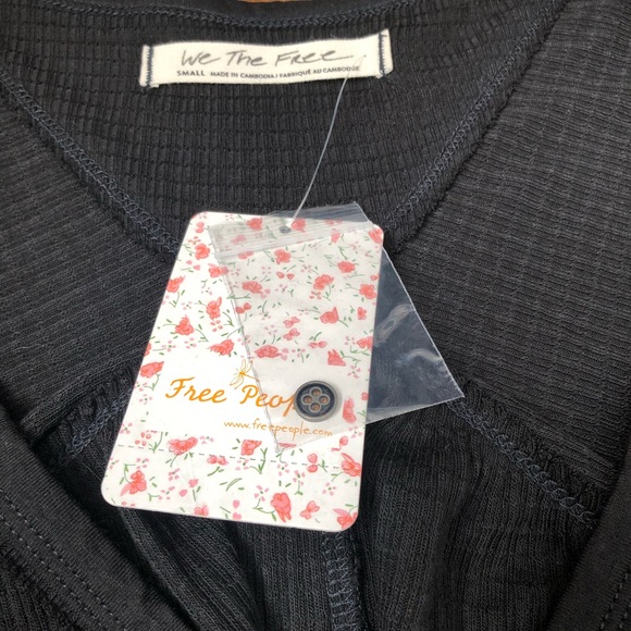 Free People button detail top - Picture 3 of 4